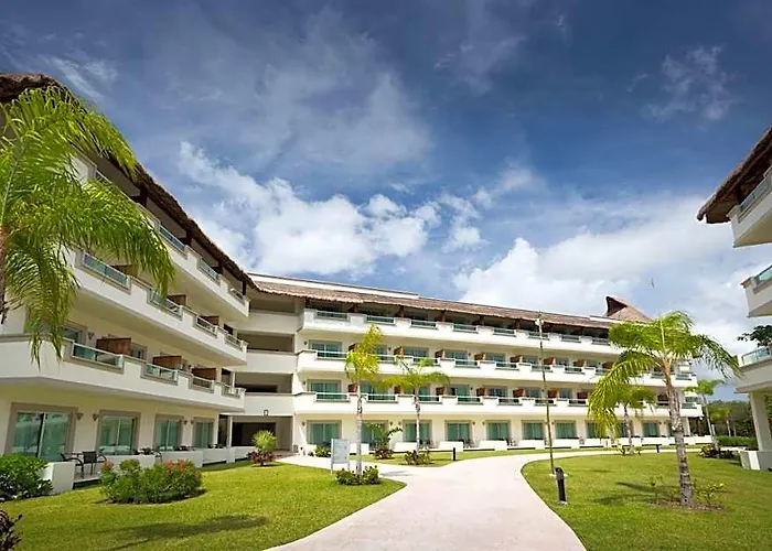 Bluebay Grand Esmeralda Hotel