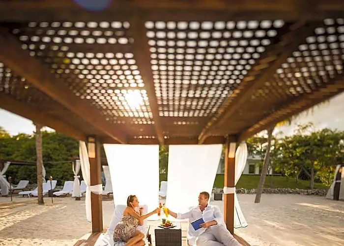 Bluebay Grand Esmeralda Hotel