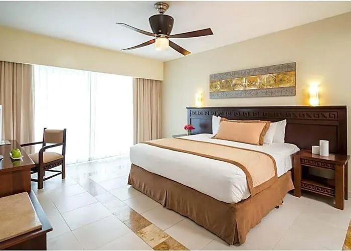 Hotel Bluebay Grand Esmeralda